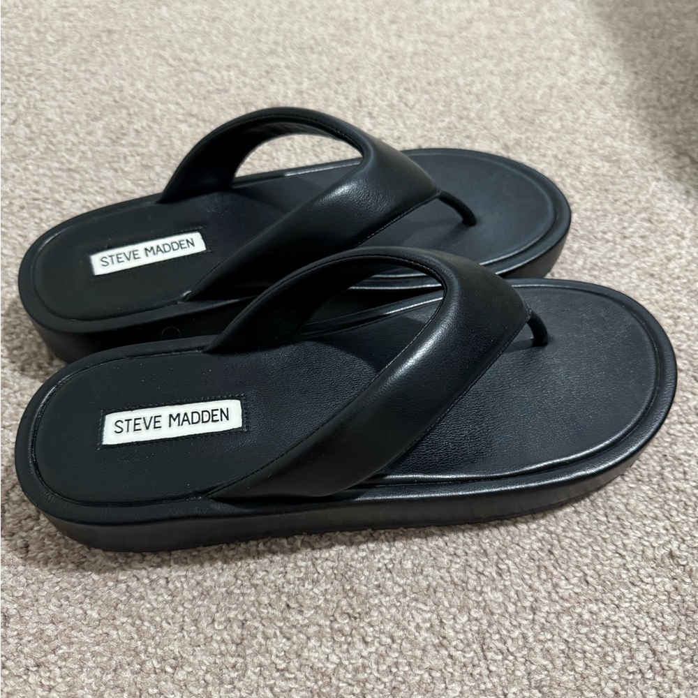 Steve Madden Black Flip Flop Sandals